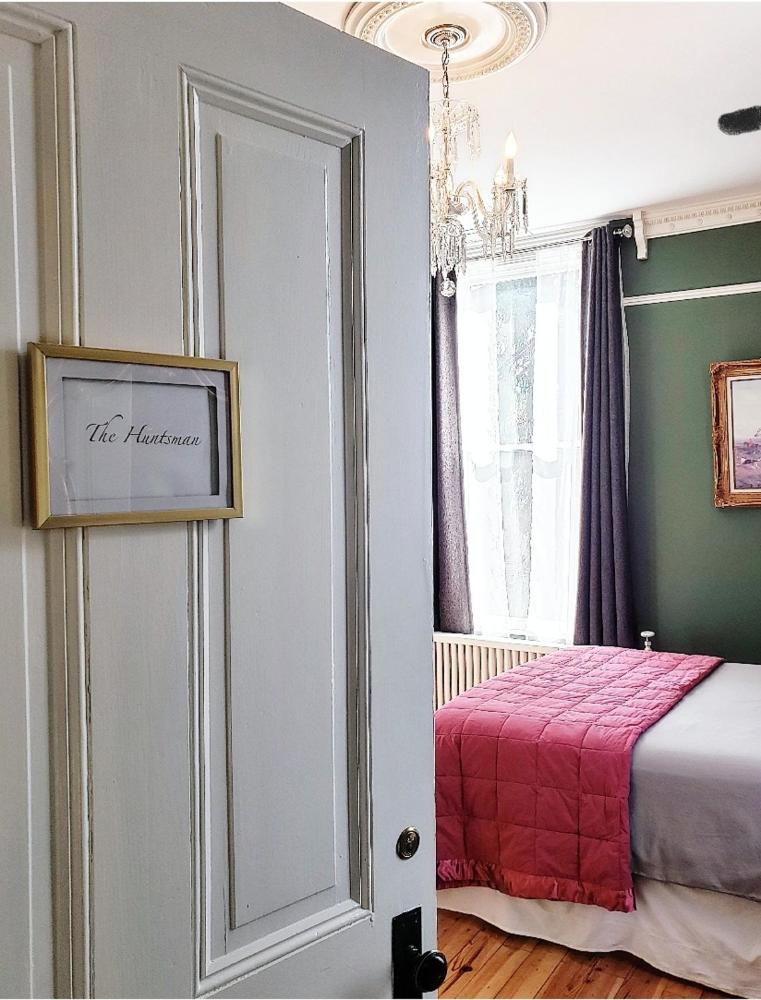Queen Room interior
